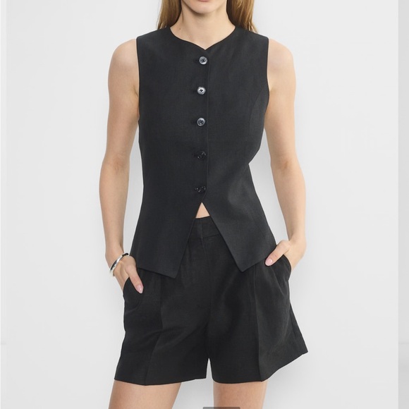 Aritzia Effortless Short Cruise Linen